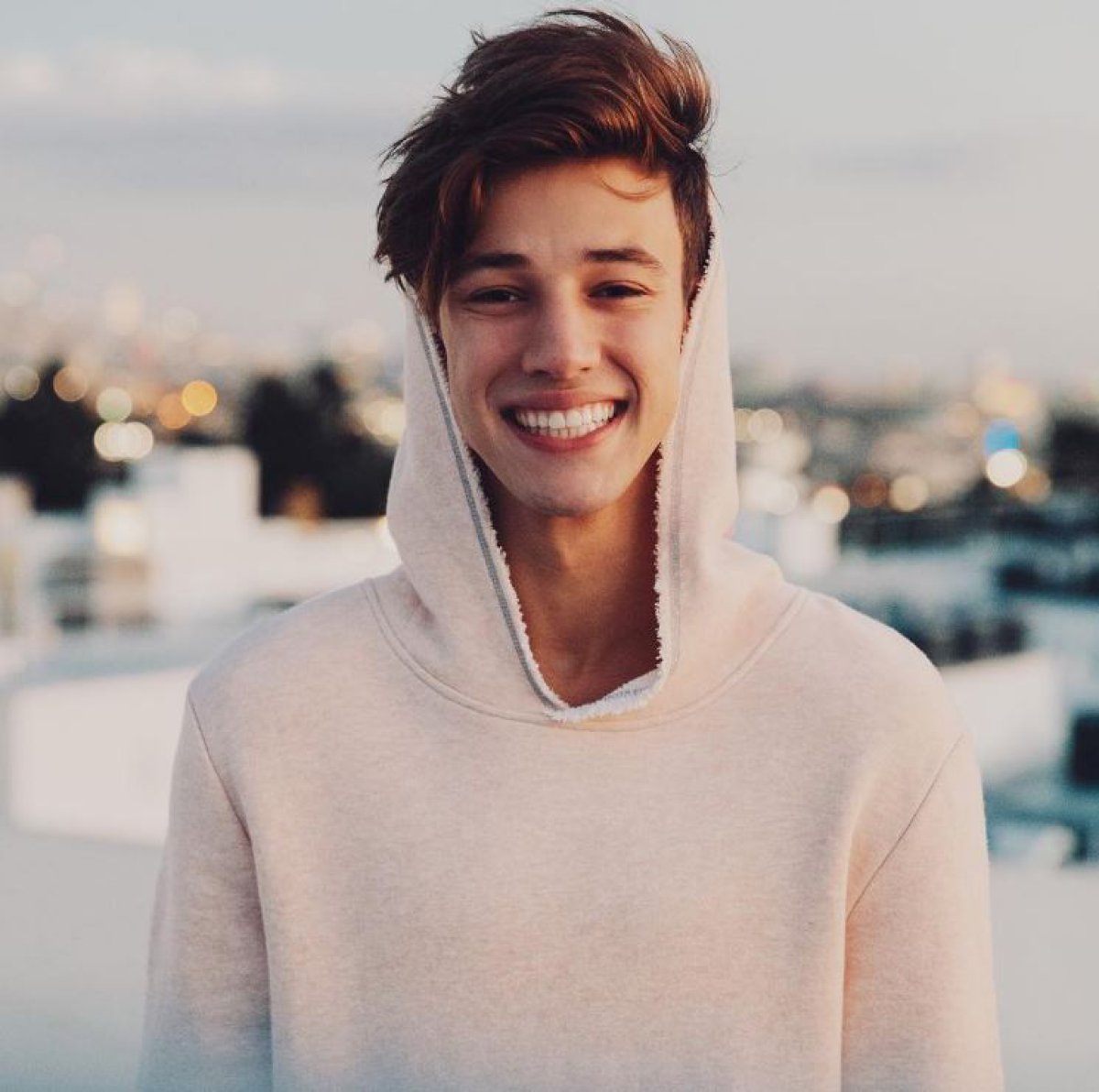 ¿Cuánto mide Cameron Dallas? 1485345834_787037_1485348116_album_normal