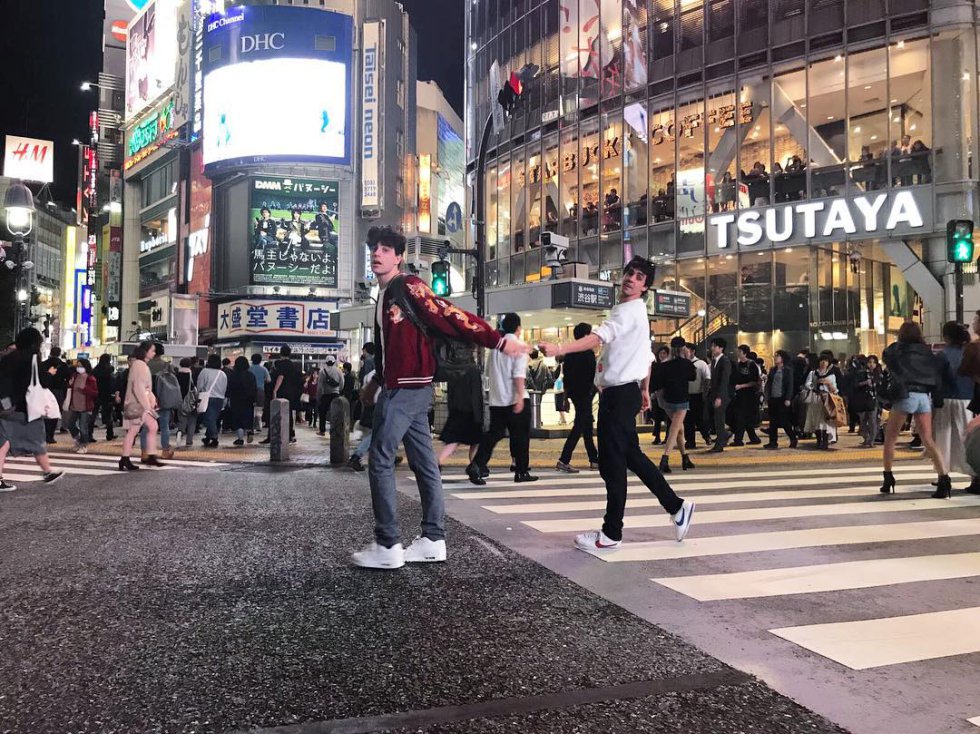 Mientras La Llamada Empieza Su Recorrido Sabes Que Hacen Los Javis Fotogaleria Cine Y Television Los40