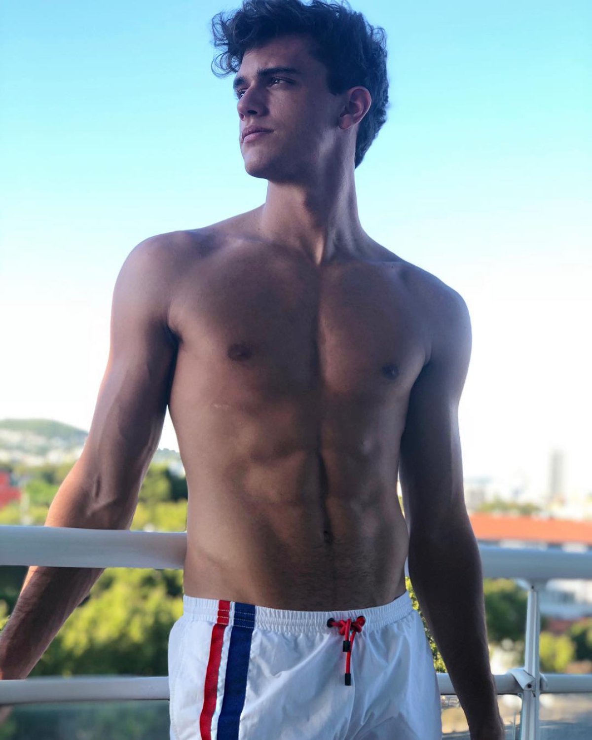 Xavier Serrano, el modelo que sigue los pasos de Andrés Velencoso |  Fotogalería | Moda y Belleza | LOS40