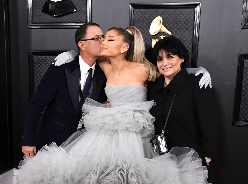 Ariana Grande, Camila Cabello o Finneas, protagonistas de los besos más  tiernos de los Grammy 2020 | Fotogalería | Actualidad | LOS40