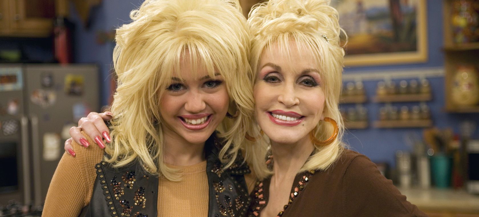 Miley Cyrus Felicita El Cumpleanos A Dolly Parton Con Este Emotivo Recuerdo De Hannah Montana Big Bang Los40
