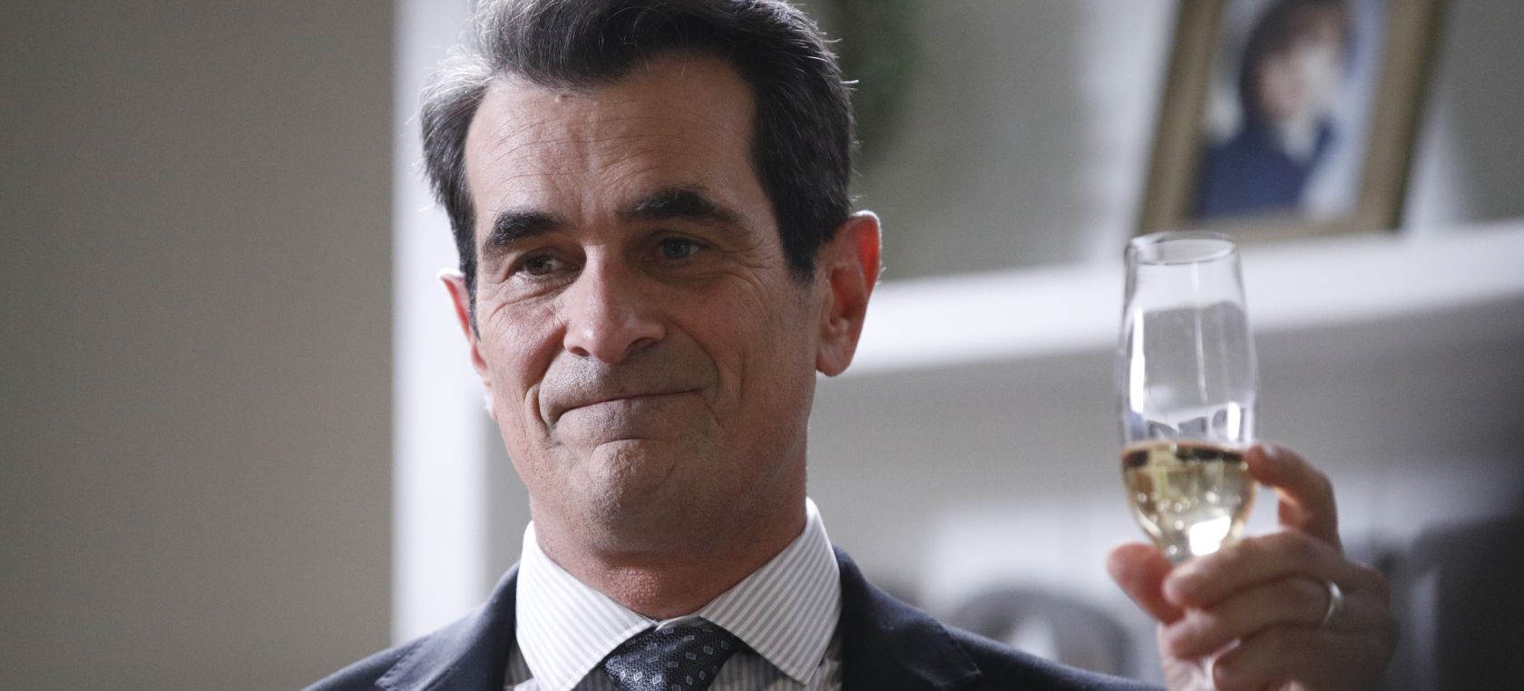 Los actores de 'Modern Family' tiran de humor para felicitar a Ty Burrell,  su queridísimo Phil Dunphy | Big bang | LOS40