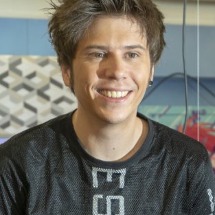 El Rubius lanza una colección exclusiva de ropa inspirada en Batman | Moda  y Belleza | LOS40