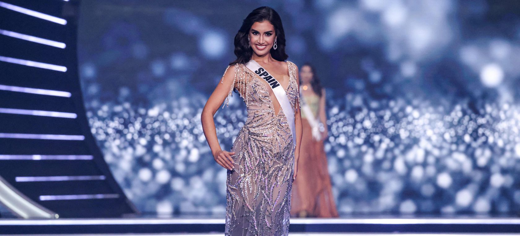 La representante española de Miss Universo, Sarah Loinaz, homenajea a La  Palma con su vestido | Moda y Belleza | LOS40