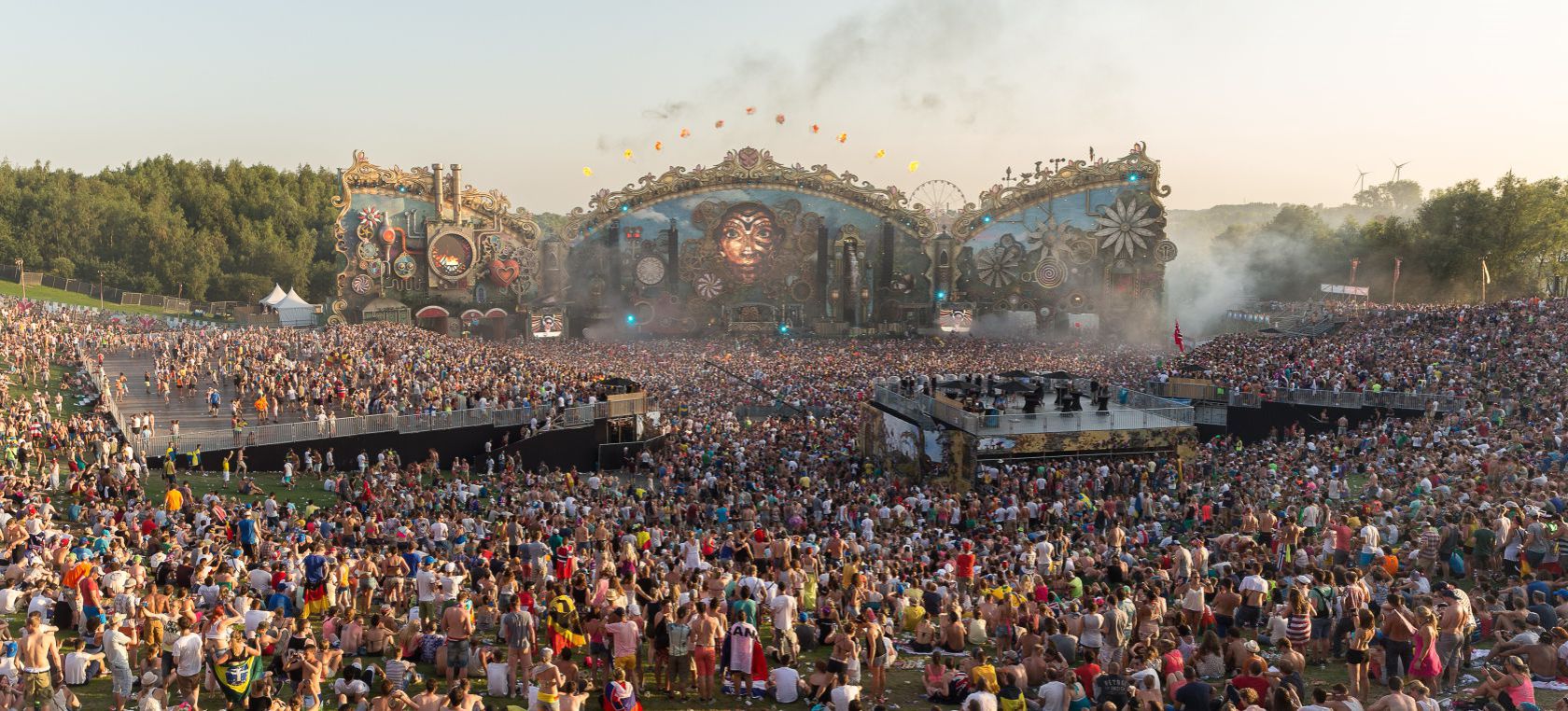 Tomorrowland 2022 anuncia el mayor cartel de su historia con más de 700  artistas | LOS40 Dance | LOS40