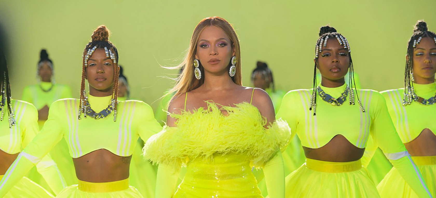 El impresionante vestido transparente de Beyoncé deja boquiabiertos a sus  fans | Moda y Belleza | LOS40