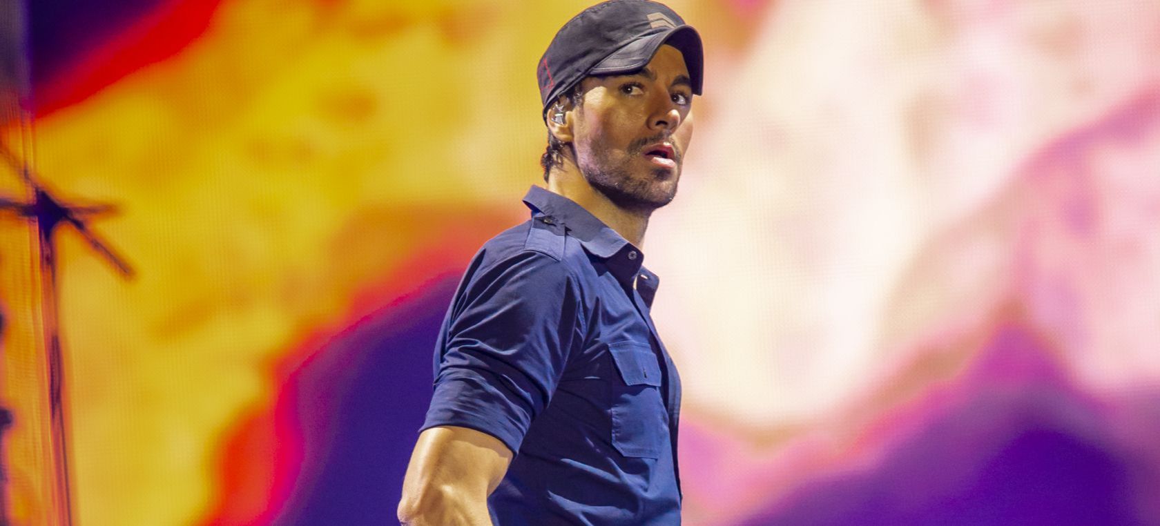 Enrique Iglesias inicia su despedida discográfica con 'Espacio en tu  corazón' | Música | LOS40