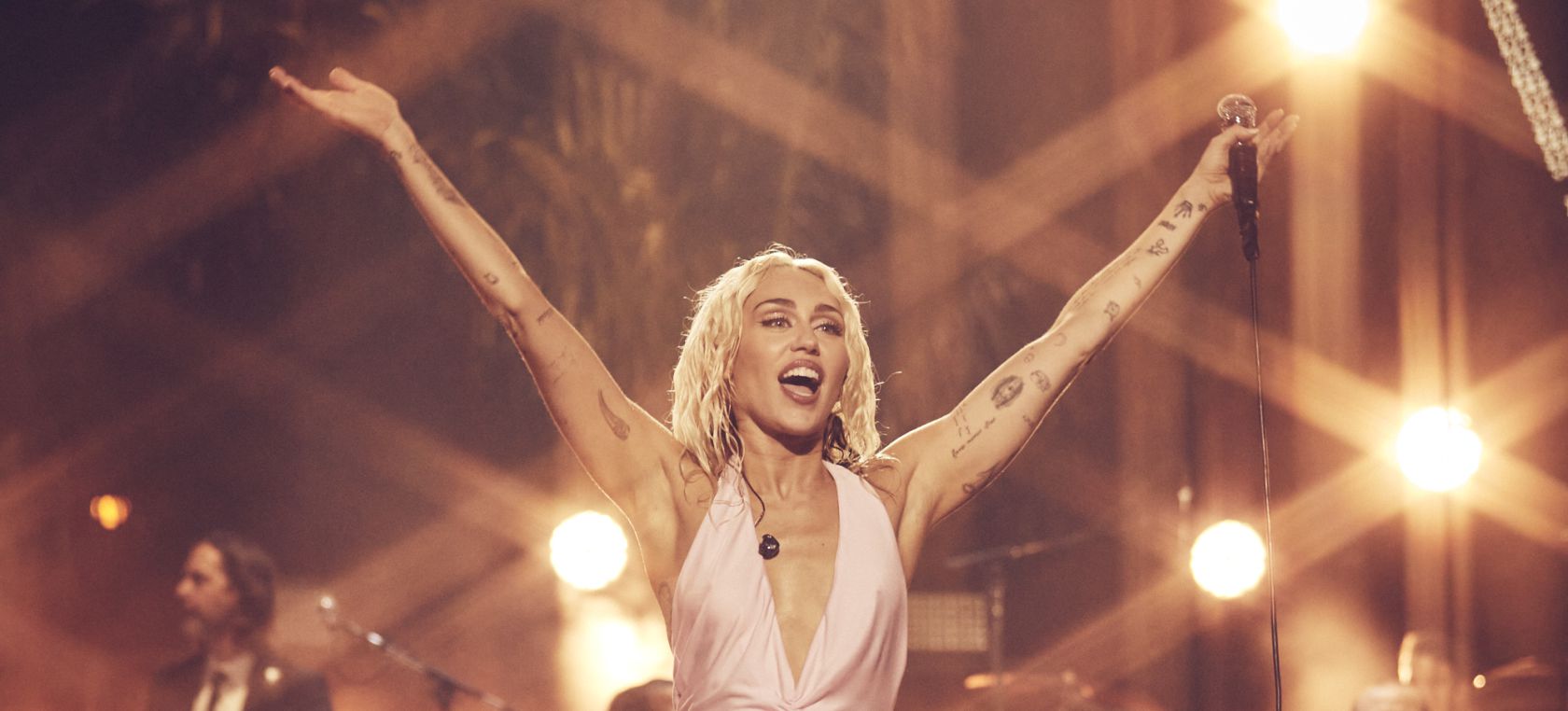 Miley Cyrus anuncia la fecha de lanzamiento de su próximo disco, titulado  'Endless Summer Vacation' | Música | LOS40