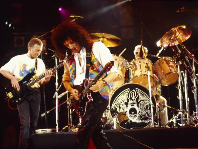 Roger Taylor, Queen, John Deacon y Brian May en el concierto homenaje a Freddie Mercury