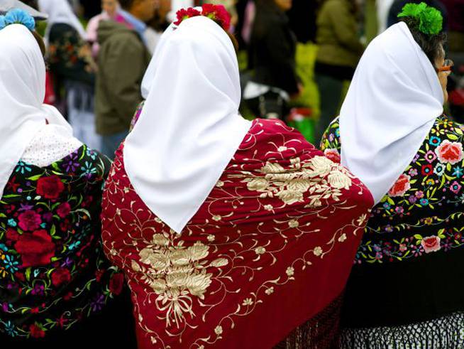 Mantones de chulapa, el traje típico regional de San Isidro.