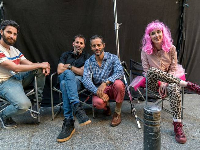 Dani Rovira, Alejo Flah, Joaquín Furriel e Ingrid García Johnson en una fotografía del rodaje cortesía de Warner Bros.