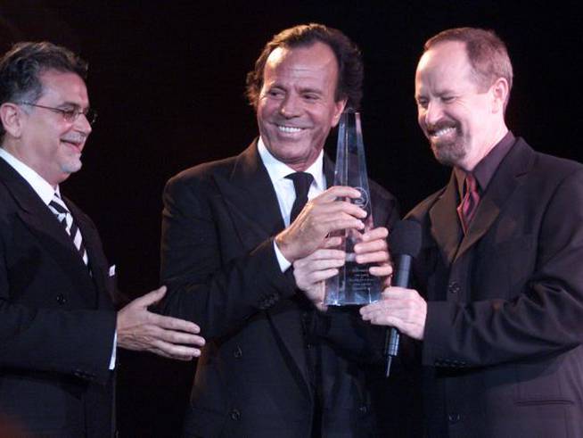 Julio Iglesias durante los premios &#039;Latin Recording Academy&#039; como a Persona del Año, en 2001.