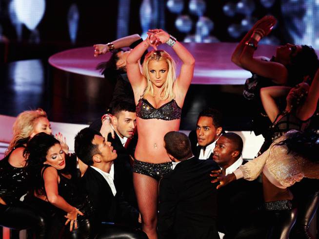 En septiembre de 2007, la cantante reapareció con una actuación estelar en los MTV Video Music Awards.