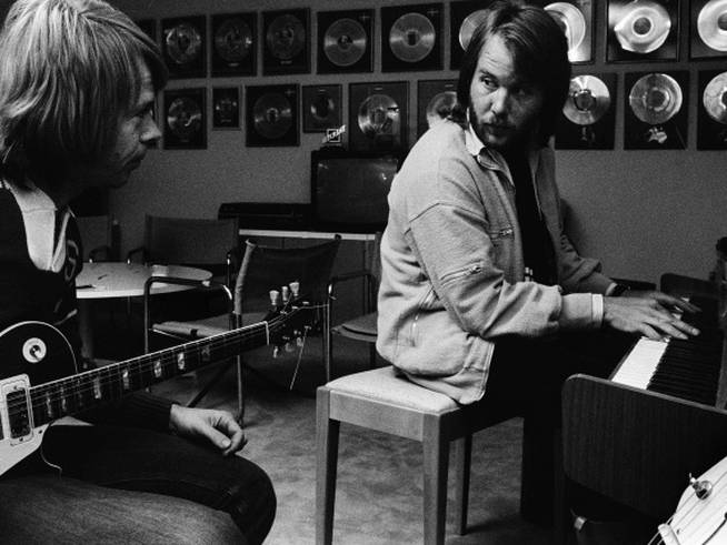 Bjorn Ulvaeus y Benny Andersson en el estudio de grabación