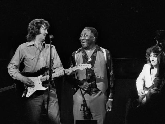 Eric Clapton, Muddy Waters, Albert Lee y Johnny Winter, durante un directo en el Chicago Stadium en Chicago (Illinois).