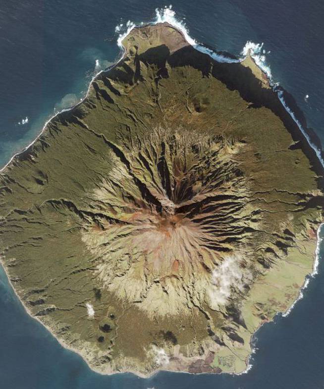 Tristán de Acuña, en una imagen de satélite.
