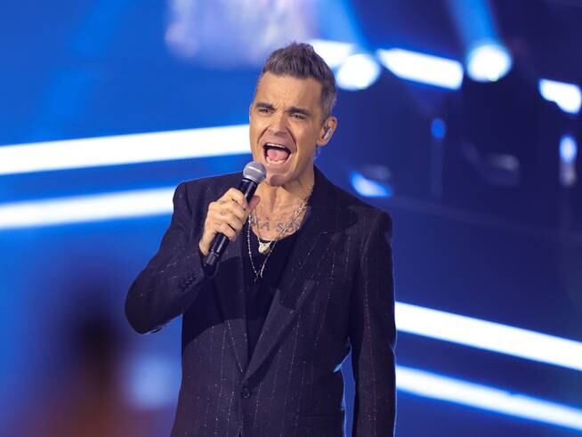 Robbie Williams cantando en uno de sus conciertos en Alemania.