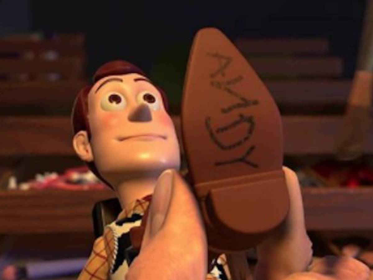 Los juguetes de Toy Story despiden a Enzo en su primer día de clase, y la  foto se vuelve viral
