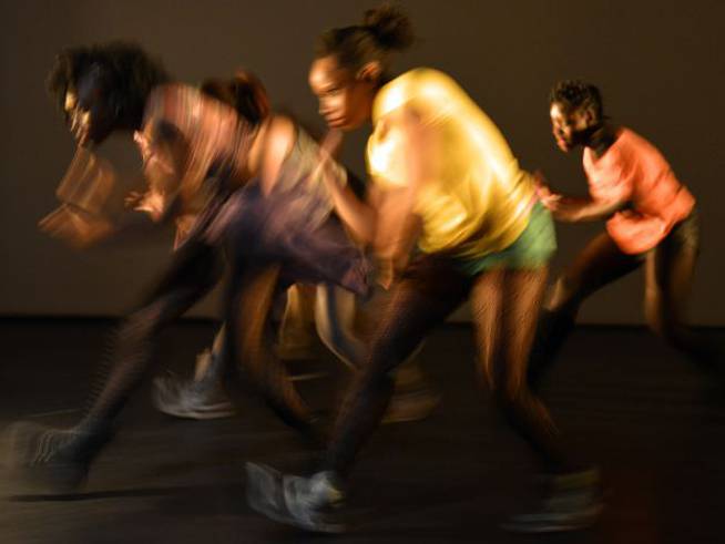 Grupo bailando dancehall. /Foto: Leo Mason/Corbis via Getty Images.
