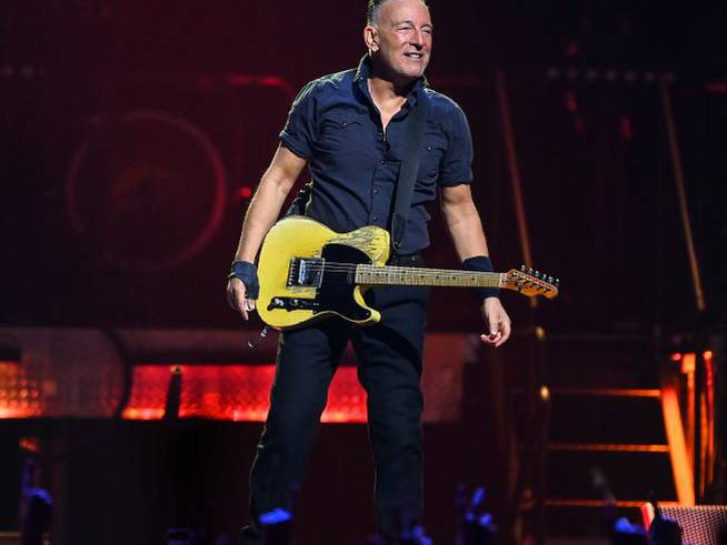 Chris Martin considera que, a sus 73 años,  Bruce Springsteen se encuentra en bastante mejor forma que él. 