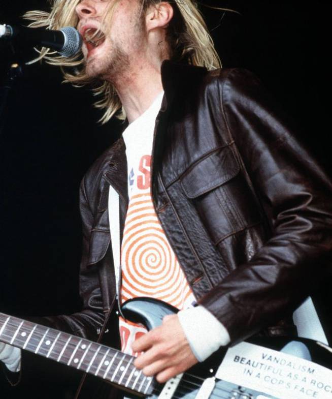 Kurt Cobain canta en directo con Nirvana en 1991.