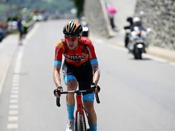 Gino Mäder en la etapa cuarta de la Vuelta a Suiza.