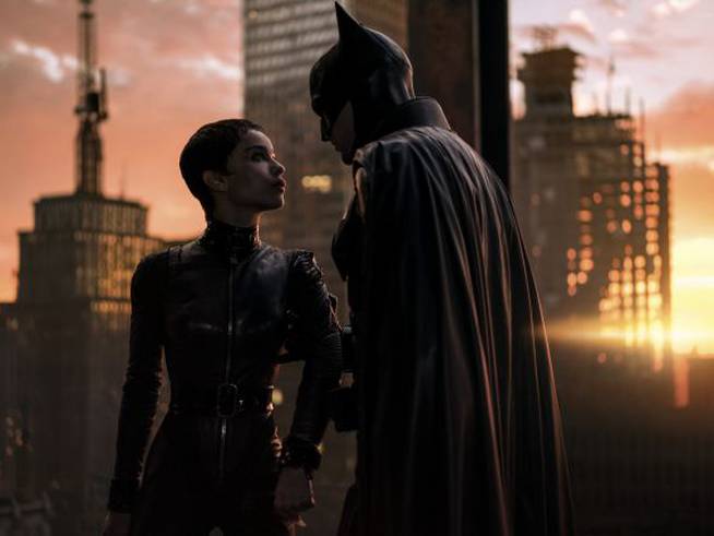 Zoe Kravitz y Robert Pattinson viviendo el amor de Gotham City como Catwoman y Batman.