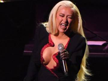 Christina Aguilera, Beatriz Luengo, Bad Bunny o María Becerra, en el homenaje de los Grammy a Rubén Blades