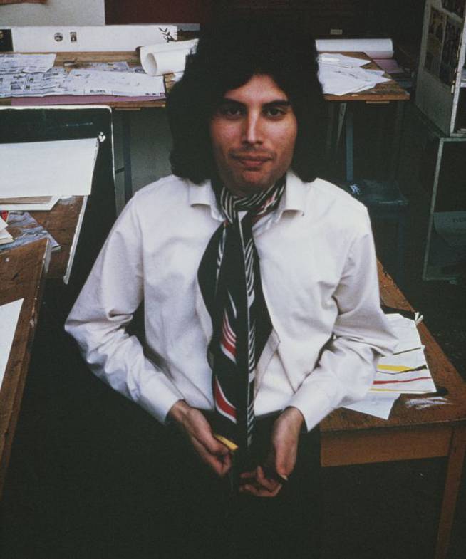 Freddie Mercury, posando en el Ealing Art College en Londres en 1969.
