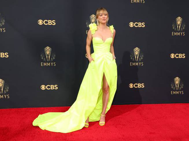 Kaley Cuoco acude a la 73 edición de los premios Emmy