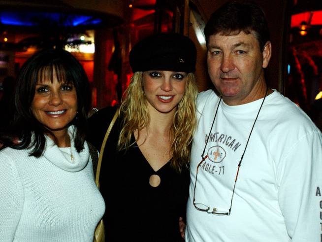 Britney Spears junto a sus padres, Lynne y James Spears, en una imagen de archivo.