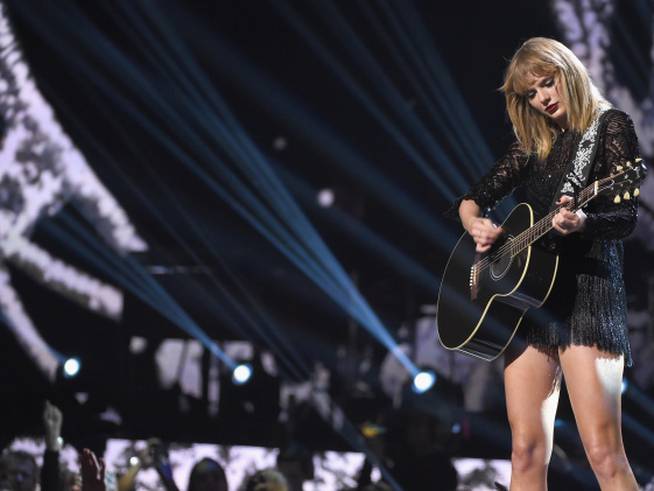 Taylor Swift en una actuación en directo en Houston