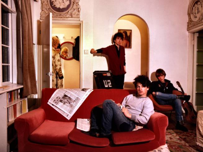U2, en su casa alquilada en Orme Place, Londres, en 1979.