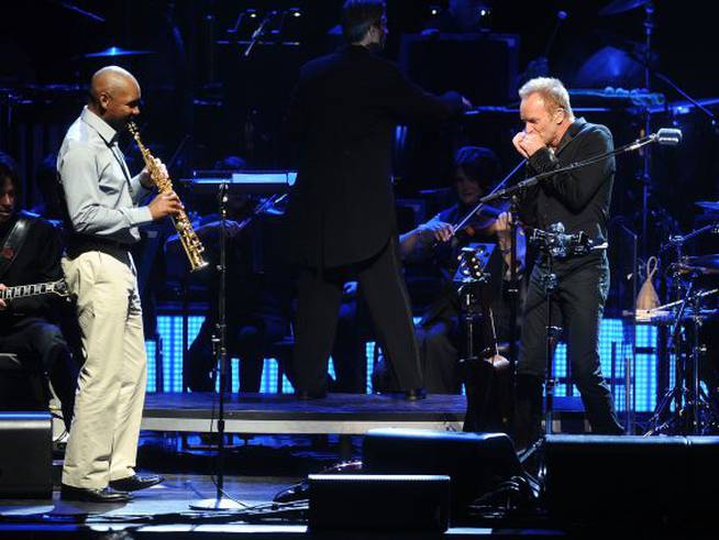 Branford Marsalis y Sting aún tocan juntos, como en este concierto con la Orquesta Filarmónica de Nueva York en 2010.
