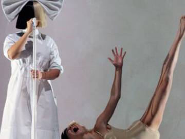 Sia y Maddie Ziegler graban tema inspirado en el personaje de moda en Netflix: Joe Exotic
