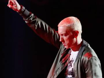 Eminem pide perdón a Rihanna en su nuevo álbum