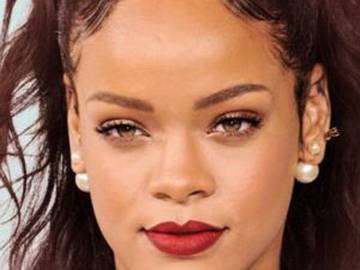 Confunde a joven con Rihanna y se hace viral