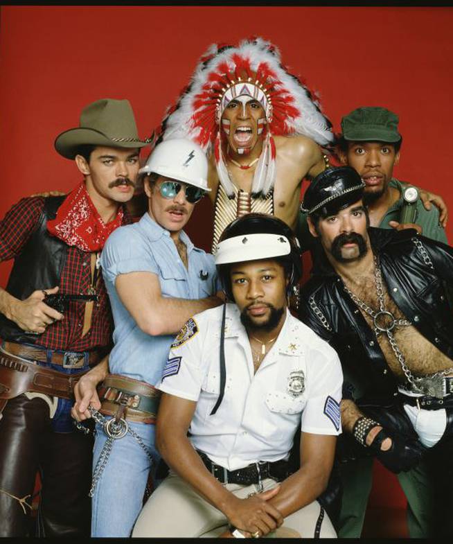 The Village People: Randy Jones (el cowboy); David Hodo (el obrero); Felipe Rose (el indio); Victor Willis (el policía); Glenn Hughes (el motorista) y Alexander Briley (el militar).
