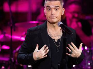 Robbie Williams vuelve a lucir los slips de tigre de ‘Rock DJ’ después de 22 años