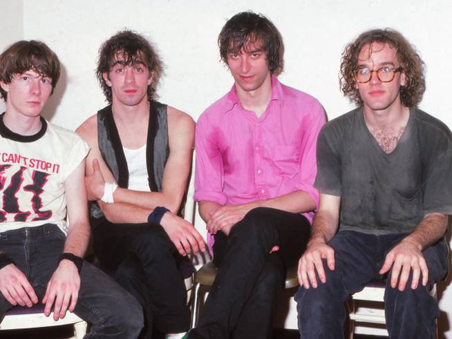 La banda R.E.M durante un descanso de su &#039;Murmur Tour&#039;