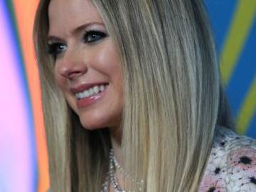 Avril Lavigne anuncia su primer concierto virtual solidario rodeada de invitadxs