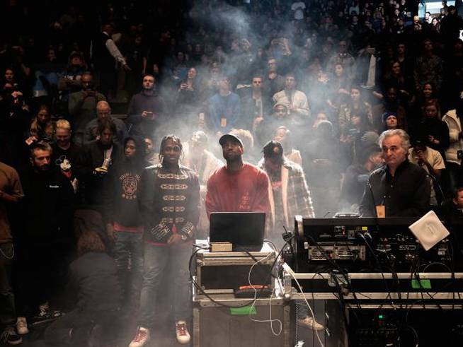 Kanye West en la presentación de su colección y de su disco.