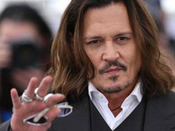 Johnny Depp se da un baño de masas en Cannes dejando atrás la ‘cancelación’ del juicio con Amber Heard