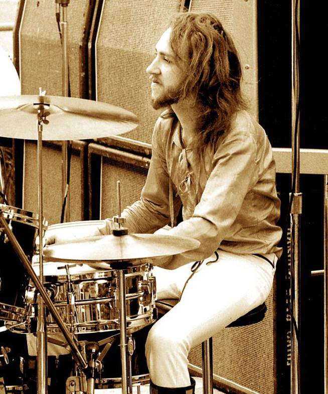 Mitch Mitchell, actuando con la banda de Jimi Hendrix en 1970.