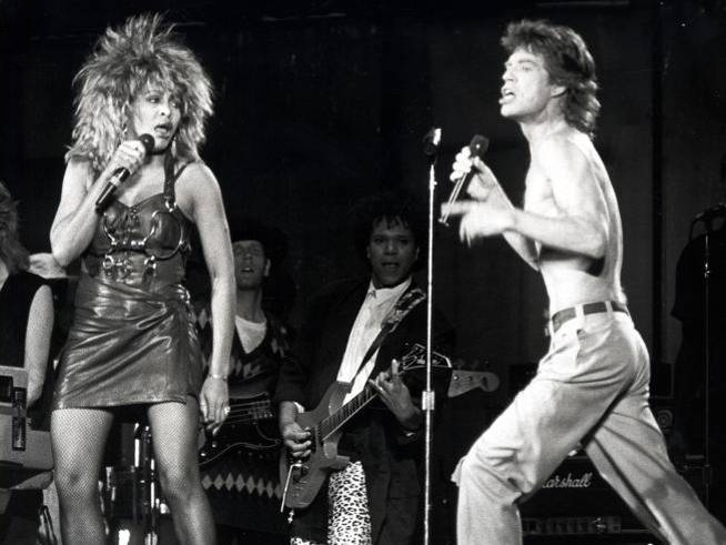 Tina Turner y Mick Jagger durante un concierto en 1985.