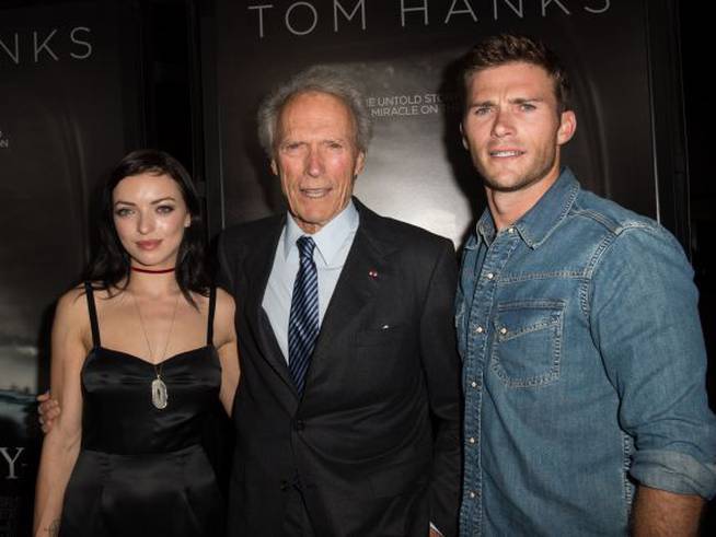 La actriz y modelo Francesca Eastwood, el director Clint Eastwood y el actor  Scott Eastwood acuden al estreno de &#039;Sully&#039; en septiembre de 2016