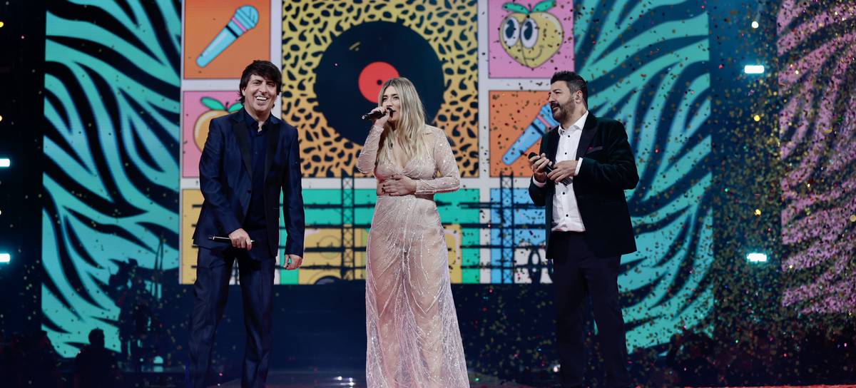 Dani Moreno &#039;El Gallo&#039;, Cristina Boscá y Tony Aguilar en LOS40 Music Awards 2022.