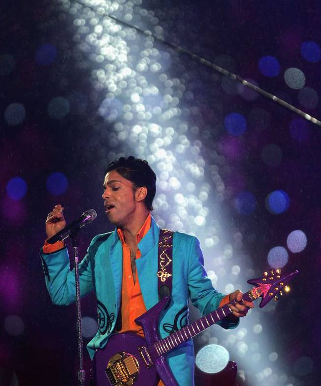 Prince, durante su actuación en el intermedio de la Super Bowl de 2007.