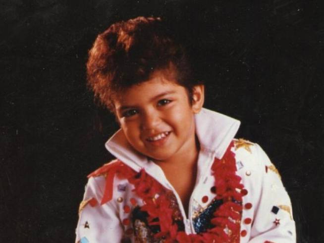 Aos 6 anos, Bruno Mars aparecia na MTV por imitação de Elvis Presley