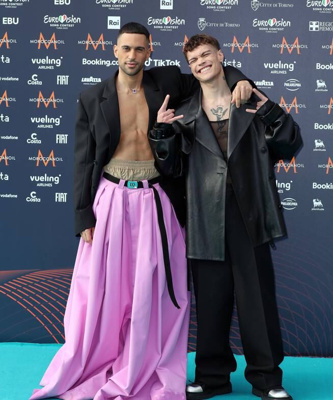 Mahmood y BLANCO en la alfombra turquesa de Eurovisión 2022